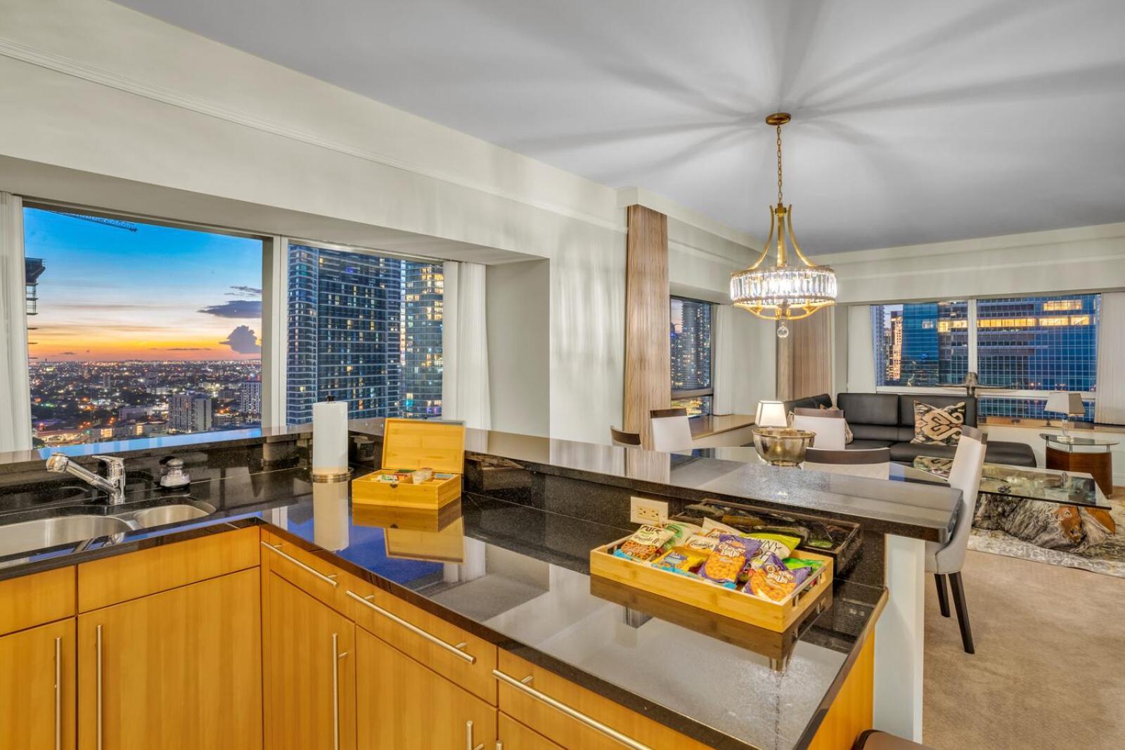 2 Bedroom Or King Studio Suites Four Seasons Hotel Miami Free Wi-Fi & Free Parking Номер фото